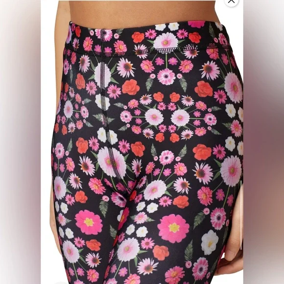 Terez Performance Floral Leggings Black Red & Pink Poppy Design Medium - Picture 3 of 5
